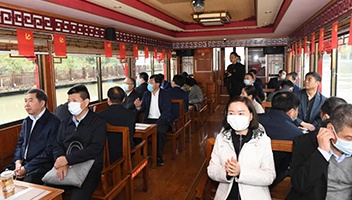 住晉全國(guó)政協(xié)委員來(lái)里運(yùn)河文化長(zhǎng)廊參觀(guān)考察