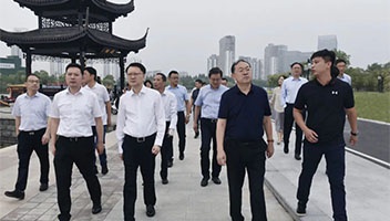 市人大常委會(huì)調(diào)研指導(dǎo)大運(yùn)河百里畫(huà)廊項(xiàng)目建設(shè)