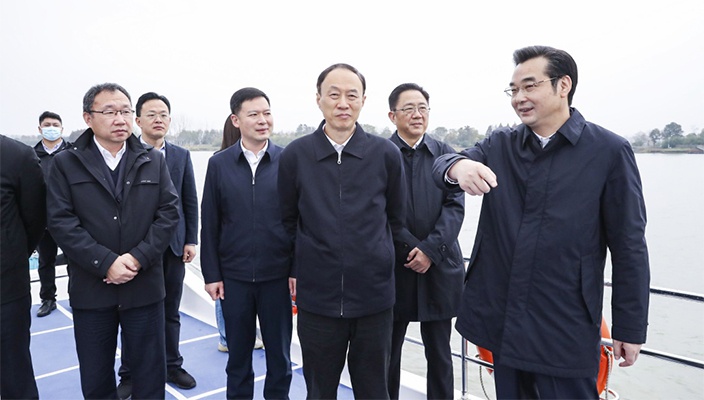 省人大常委會副主任馬秋林來白馬湖開展生態(tài)價(jià)值實(shí)現(xiàn)調(diào)研工作