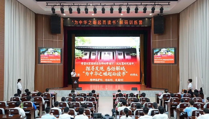循大鸞足跡，展青春宏愿！